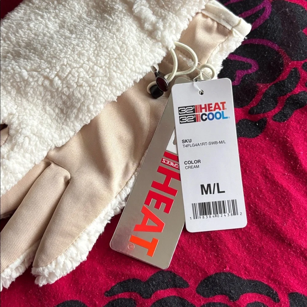 Cozy Cream Fleece Gloves M/L NWT - Picture 2 of 3